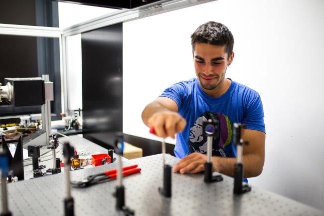 An ISH-student in the lab. (Photo: Dittmer) An ISH-student in the lab. (Photo: Dittmer)