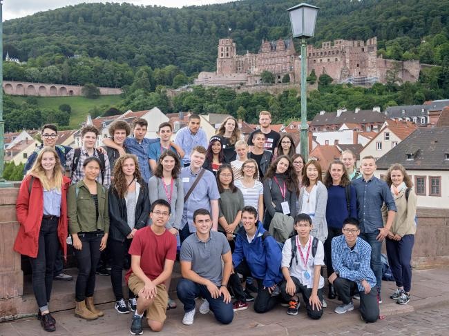 A group of ISH-students in 2017 on the old bridge in Heidelberg. (Photo: Rothe) A group of ISH-students in 2017 on the old bridge in Heidelberg. (Photo: Rothe)
